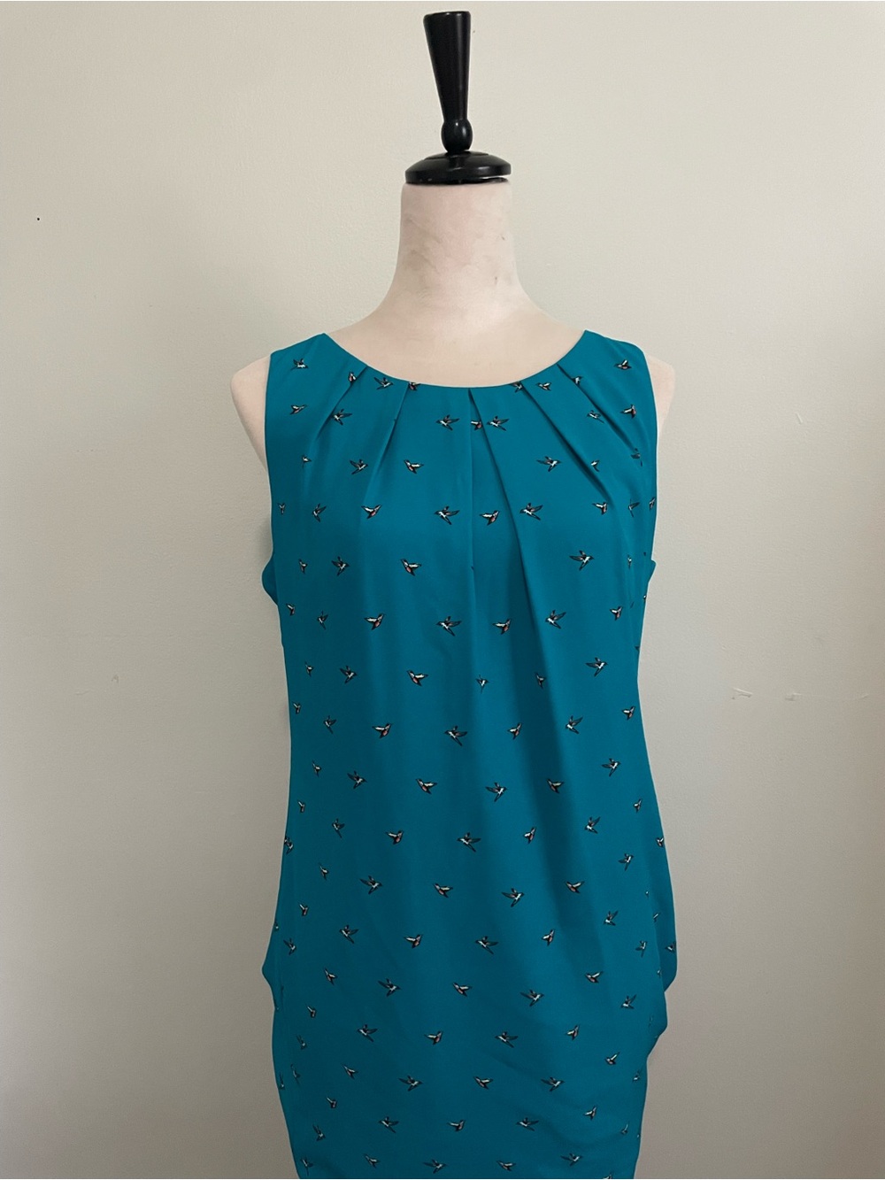 Worthington Teal Sleeveless Pleated Camisole with Bird Motif